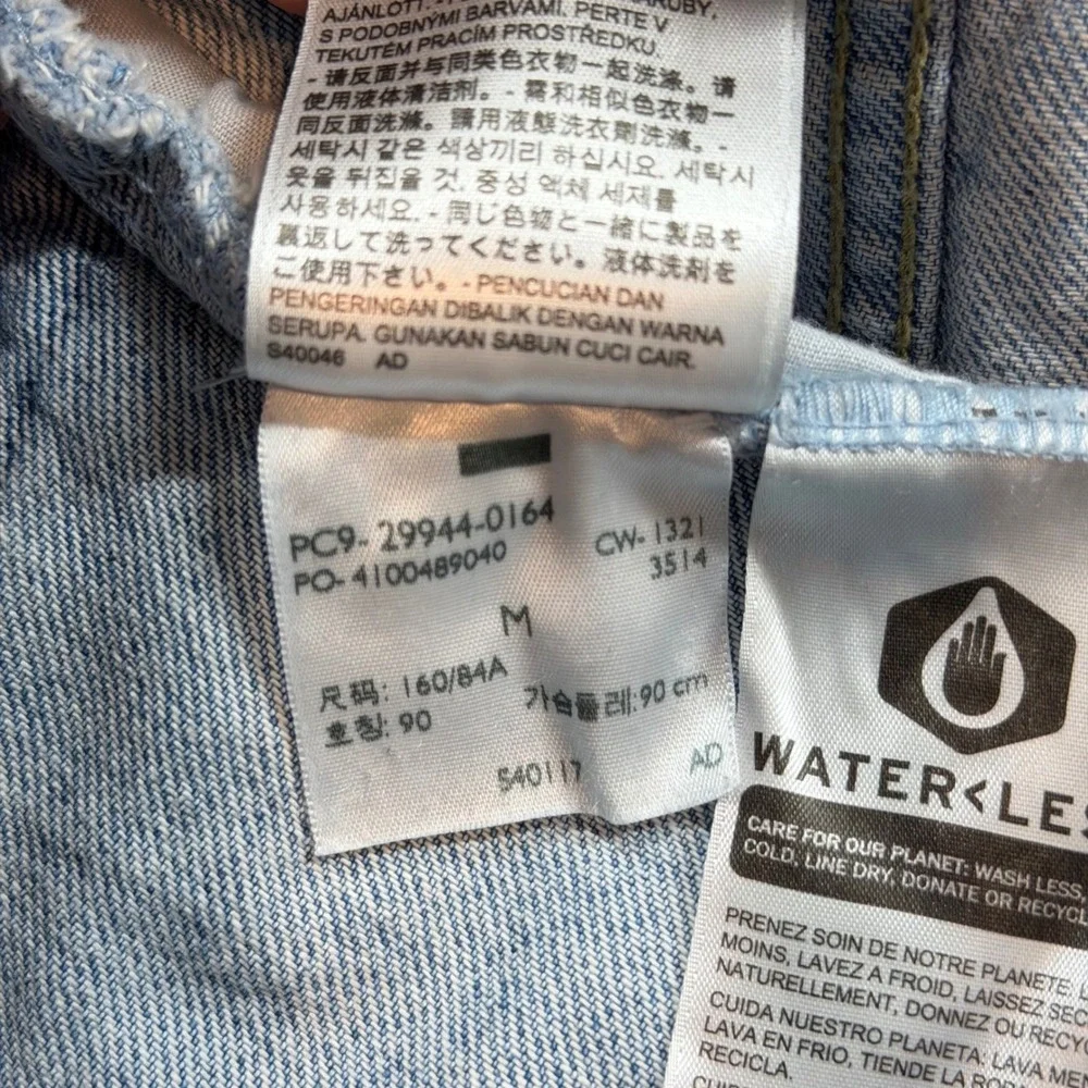 Levis Trucker Jacket Mens M Light Blue Distressed Denim PC9-29944-0164 Good‎ - Picture 5 of 16